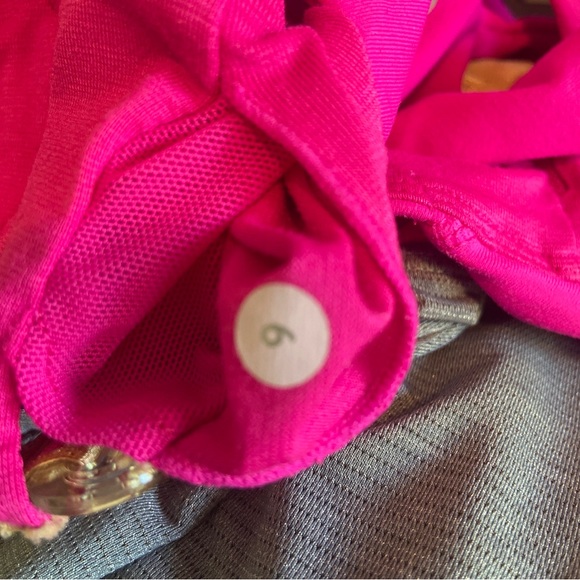 Lululemon Run: Your Heart Out Tank-Paris Pink/Heathered Blurred Grey-Size 6 - Picture 12 of 12